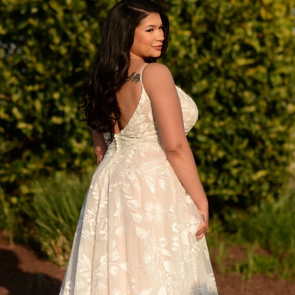 Maggie Sottero White Floral Lace Wedding Dress - Picture 2 of 5